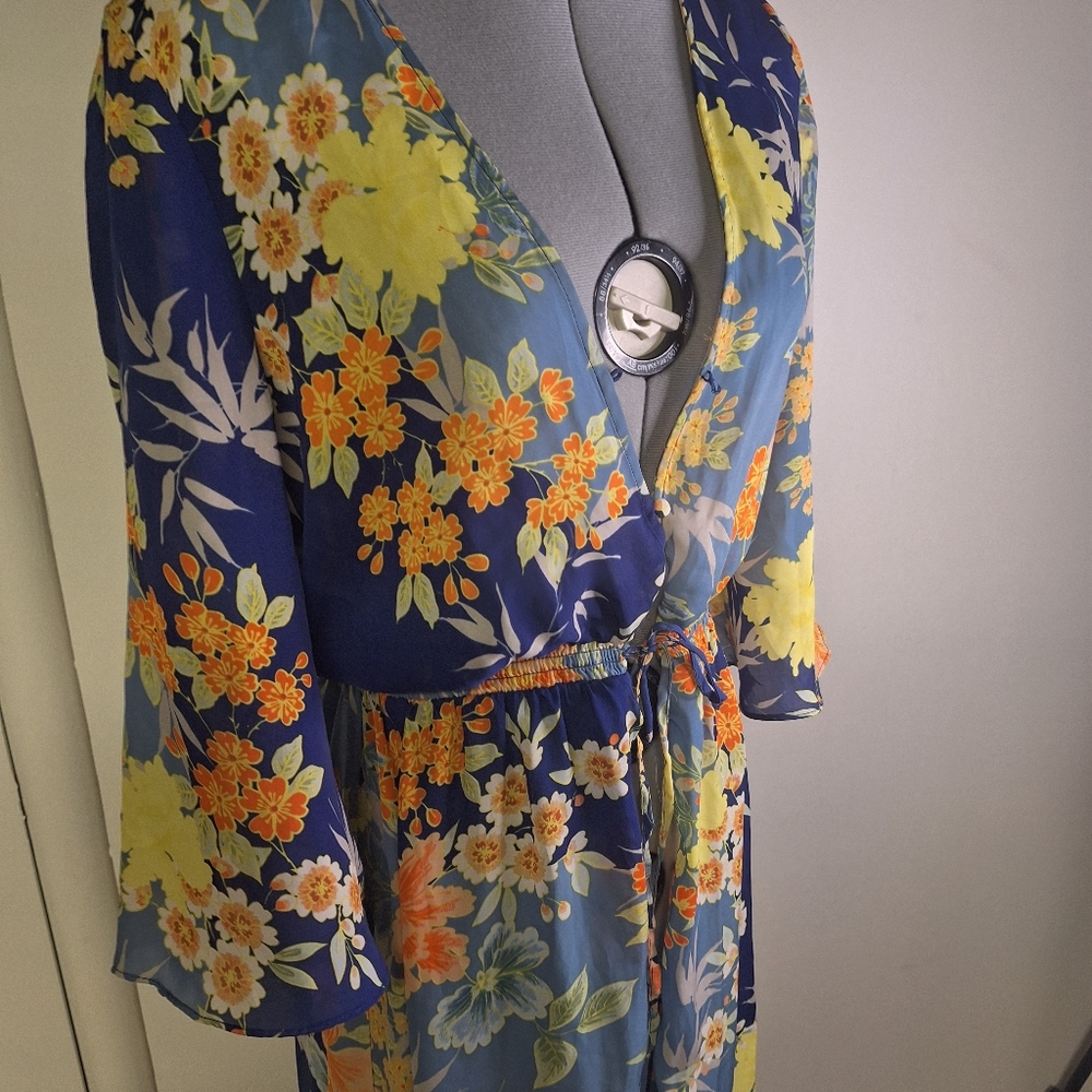 Guess ,Floral Wrap House Robe with Yellow and Orange Flowers Size Small